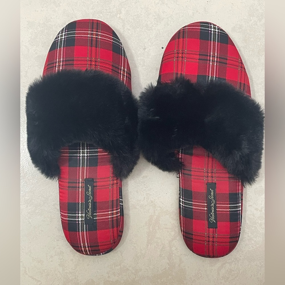 Victoria's Secret Red and Black Plaid Slippers with Faux Fur size Small